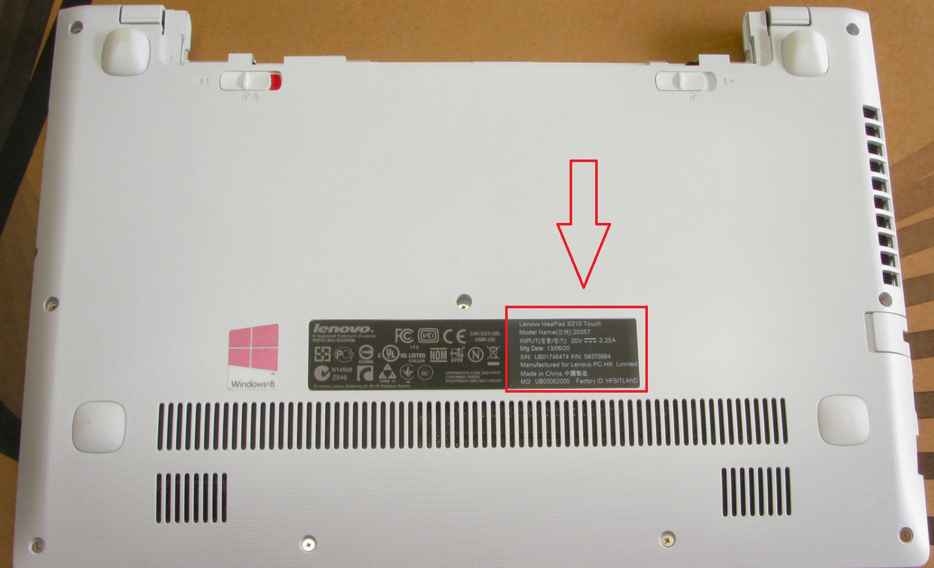 parte trasera de un portátil Lenovo